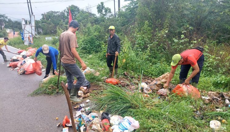 Kegiatan GASSPULL (Gerakan Sama-Sama Peduli Lingkungan) Kecamatan Gerunggan
